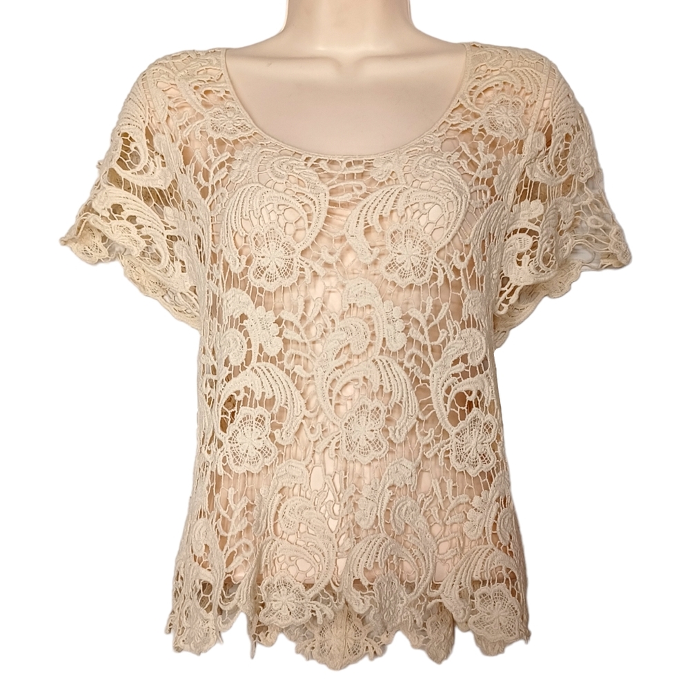 VIVID COLLECTION OF NY Cream Paisley Lace Short Sleeve Top Medium